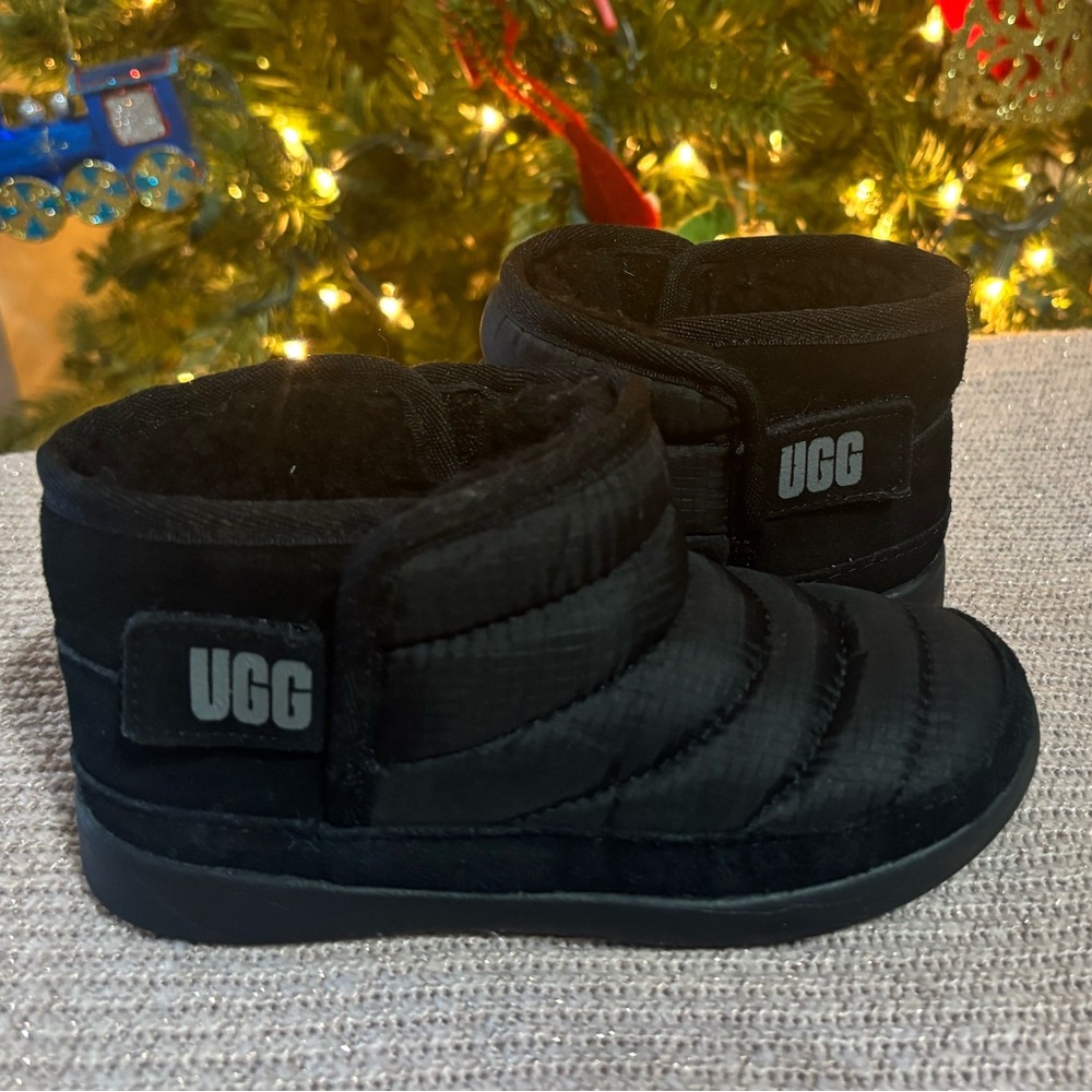 UGG Zaylen Toddler Puffer Boots | Black | Size 10